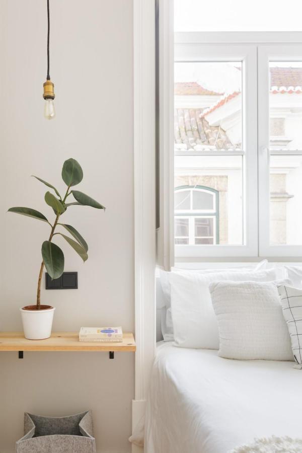 Update Urban Chic Flat In 19Th Century Building 2 Bedrooms & 2 Bathrooms & Ac Central Alfama District Lisbon Bagian luar foto