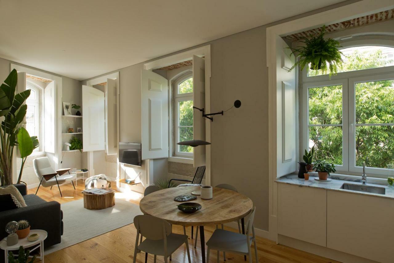 Update Urban Chic Flat In 19Th Century Building 2 Bedrooms & 2 Bathrooms & Ac Central Alfama District Lisbon Bagian luar foto