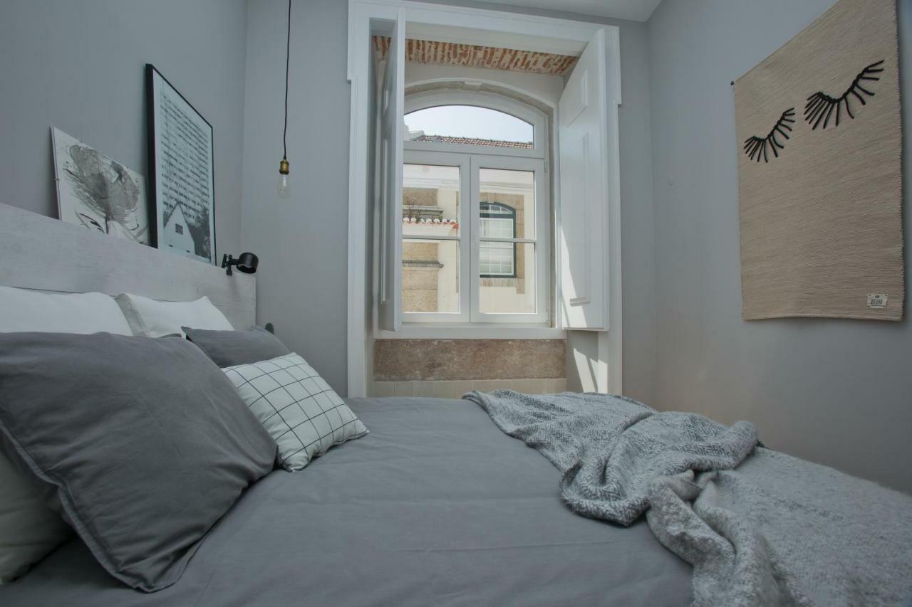 Update Urban Chic Flat In 19Th Century Building 2 Bedrooms & 2 Bathrooms & Ac Central Alfama District Lisbon Bagian luar foto