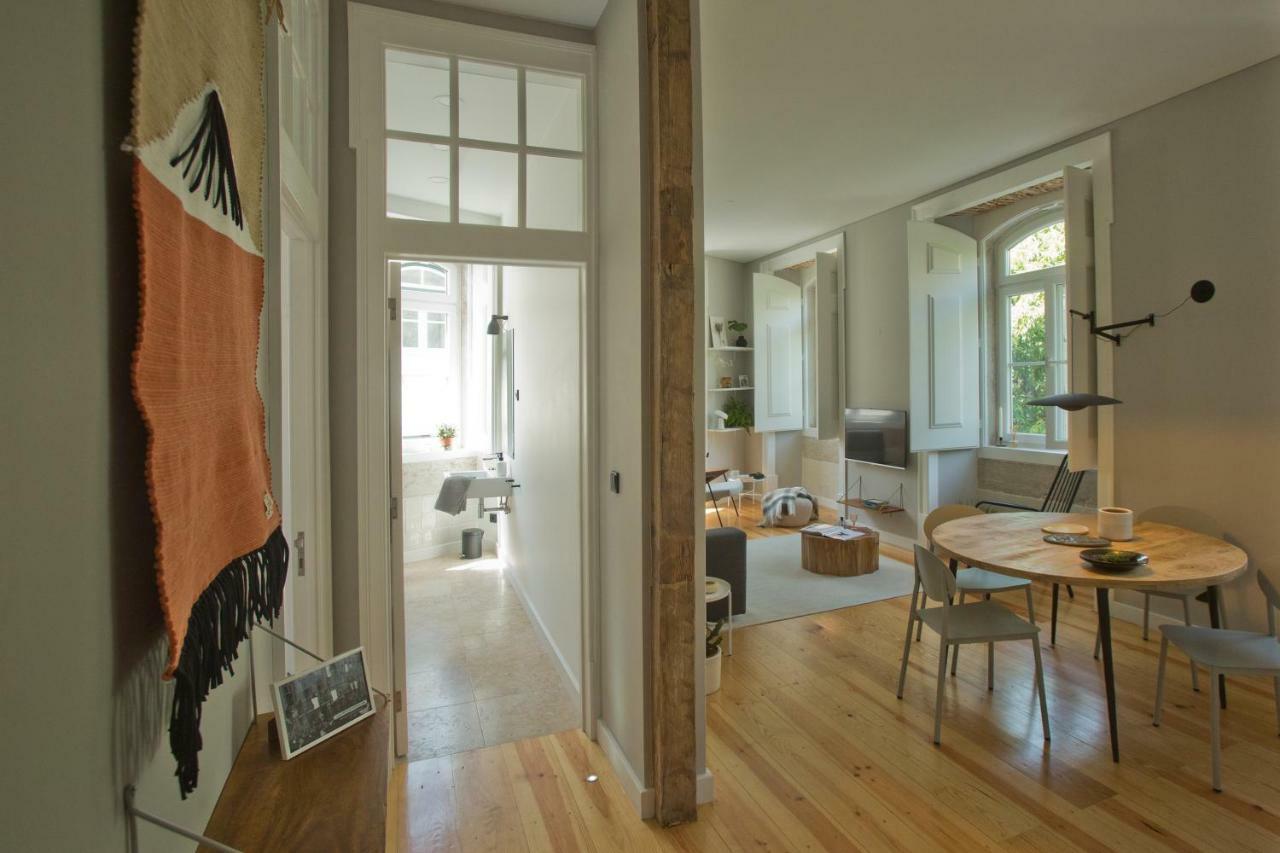 Update Urban Chic Flat In 19Th Century Building 2 Bedrooms & 2 Bathrooms & Ac Central Alfama District Lisbon Bagian luar foto