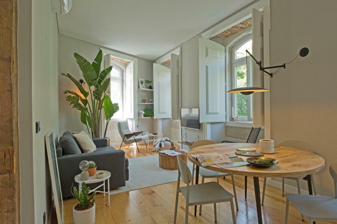 Update Urban Chic Flat In 19Th Century Building 2 Bedrooms & 2 Bathrooms & Ac Central Alfama District Lisbon Bagian luar foto