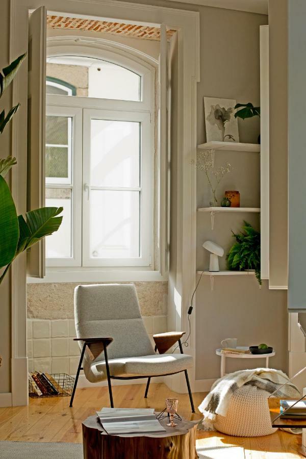 Update Urban Chic Flat In 19Th Century Building 2 Bedrooms & 2 Bathrooms & Ac Central Alfama District Lisbon Bagian luar foto