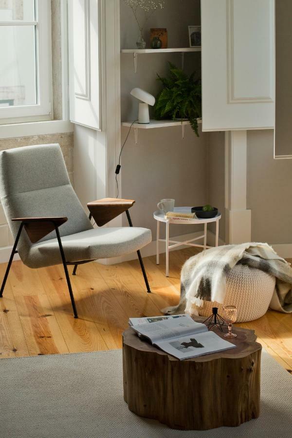 Update Urban Chic Flat In 19Th Century Building 2 Bedrooms & 2 Bathrooms & Ac Central Alfama District Lisbon Bagian luar foto